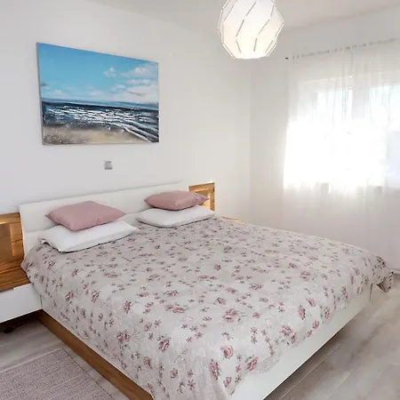 Ivana Dolores Apartment *