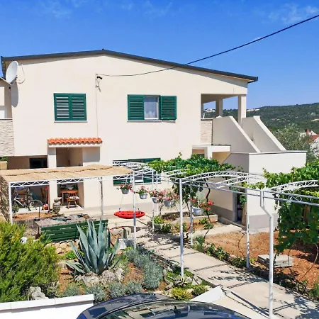 Ivana Dolores Apartment *