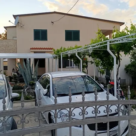 Ivana Dolores Vinišće