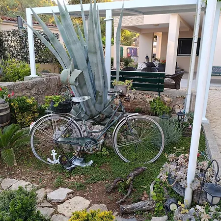 Ivana Dolores Apartment *