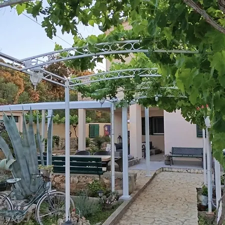 Apartment Ivana Dolores *