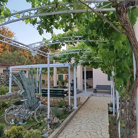 Ivana Dolores Vinišće